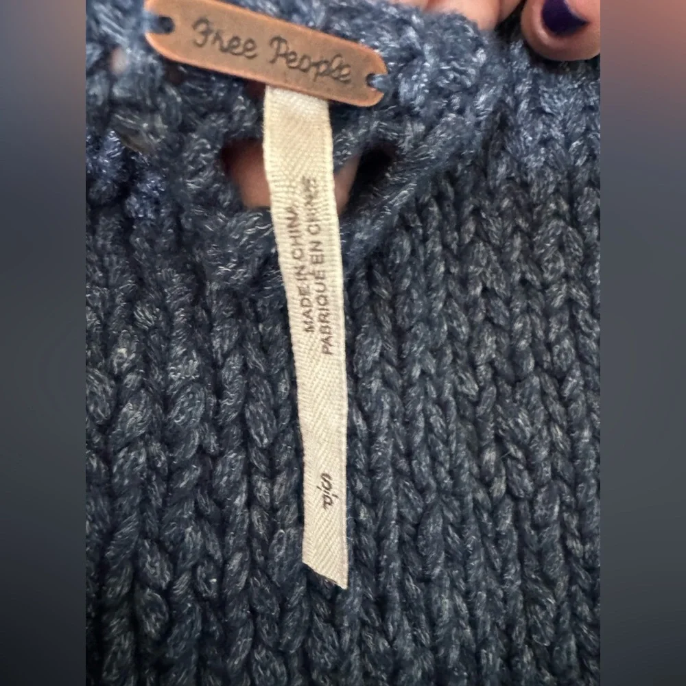 Free‎ People Mountain View Sweater Crochet Knit Tunic Top Blue S over sized NWT - Picture 10 of 11